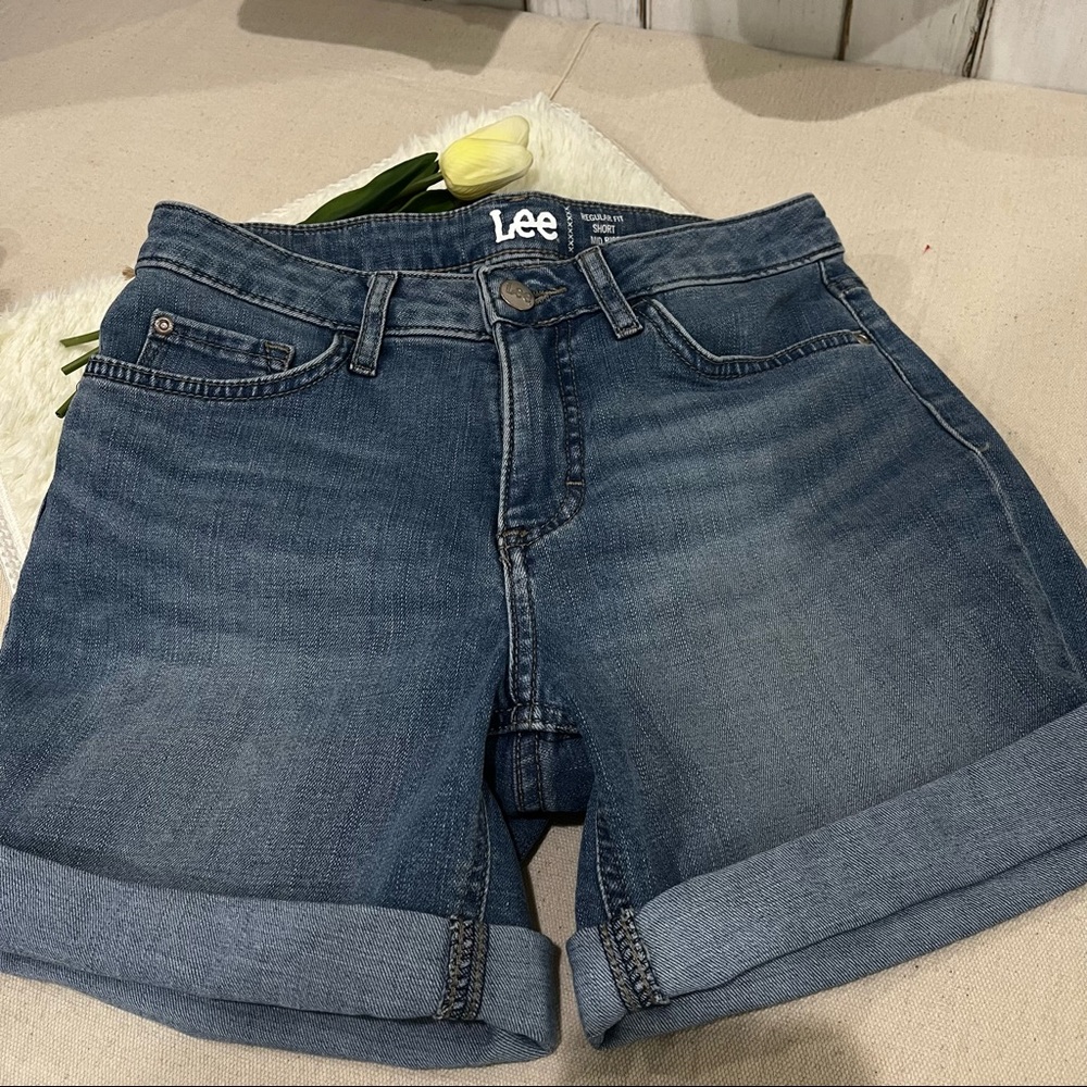 Lee Denim Regular Fit Short Mid Rise Light Blue Shorts, Washed - Not Worn, Sz. 6 - Picture 7 of 14